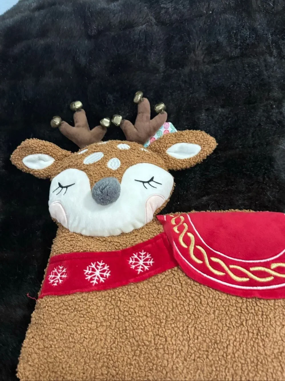 New Sincerely Santa Christmas reindeer Pillow  Red on Beige jingle bells